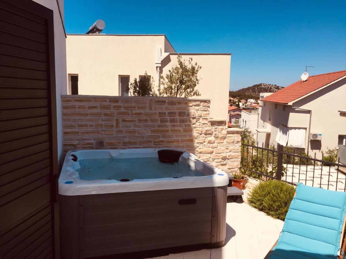 Boutique La Perla Jacuzzi Murter Exterior foto